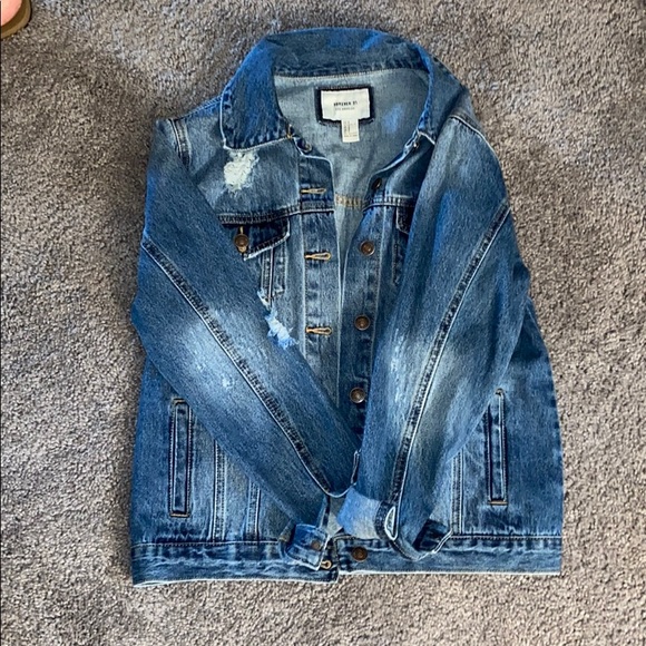 Distressed jean jacket - Picture 4 of 5